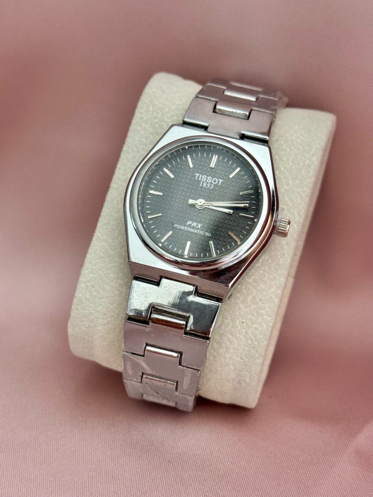 Montre tissot fond noir en acier inoxydable