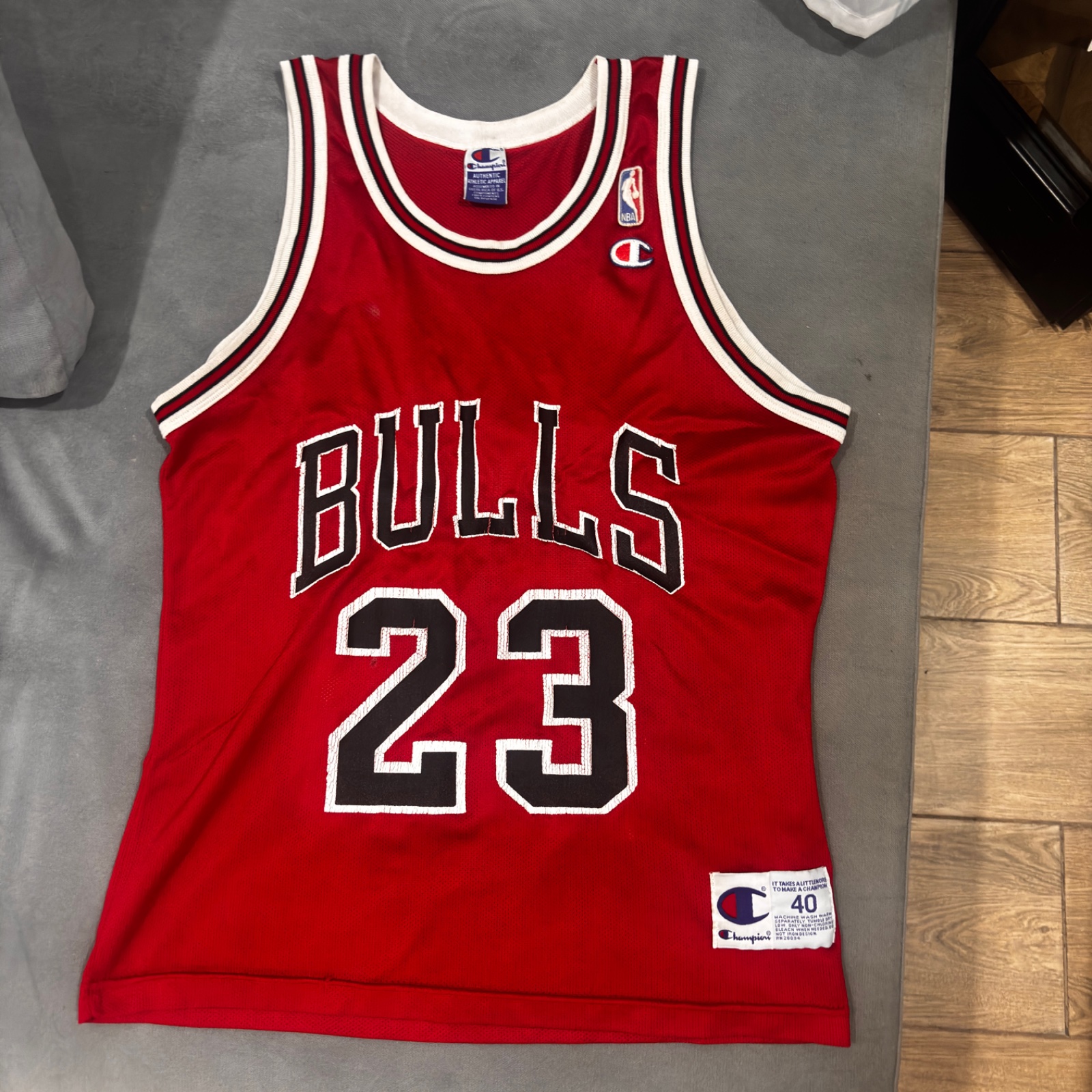 Vintage années 90 NBA x Chicago Bulls Michael Jordan #23 Maillot de basket-ball  Poitrine (pouces) : 40 Longueur (pouces) : 27 