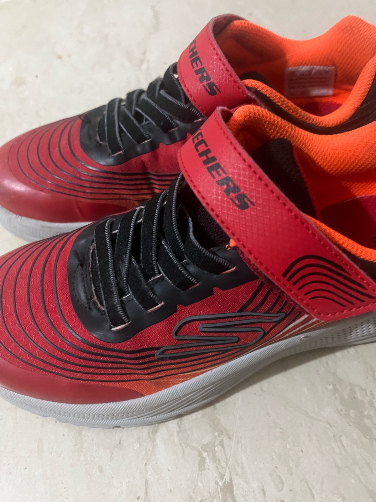 Basckets authentique sketchers enfants importe d allemagne 