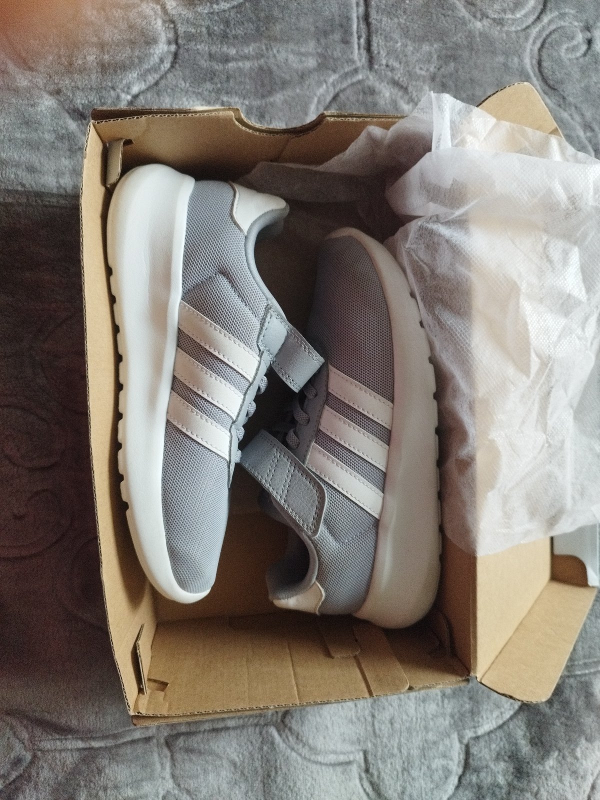 Baskets adidas grise 32