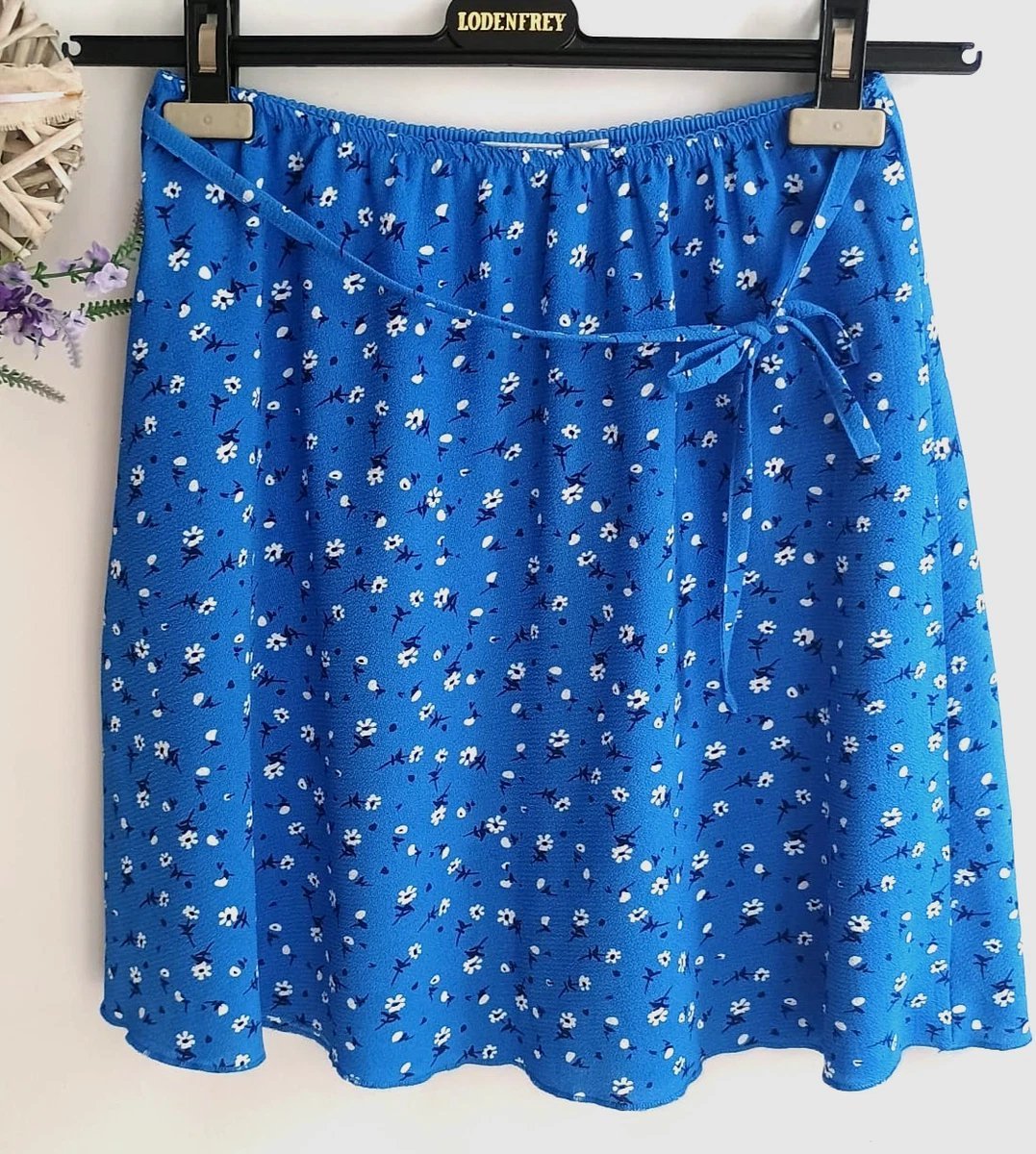 Jolie Jupe Courte Bleue à Fleurs 🌸💙