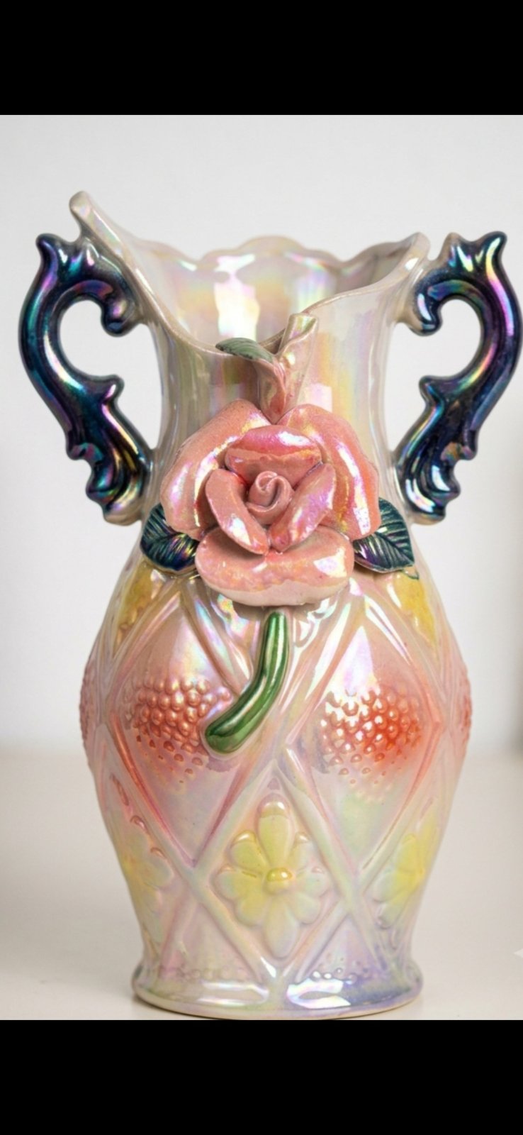 Vase décoratif en céramique irisée