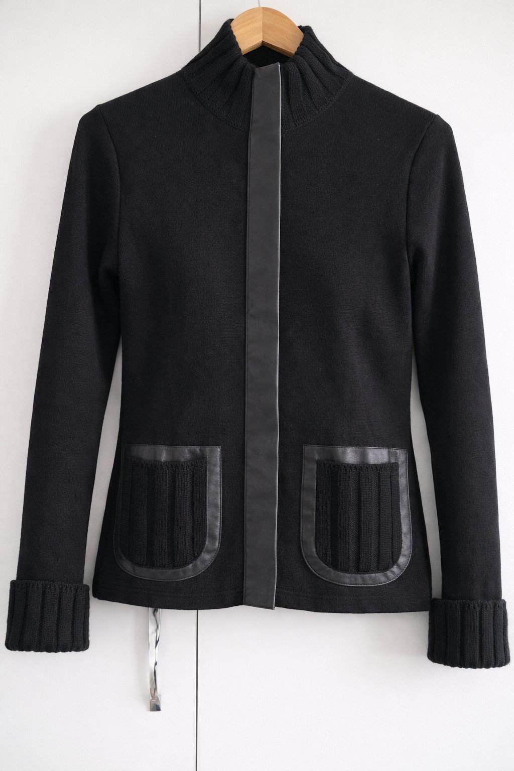 Veste en laine   taille m avec finition en cuir veritable