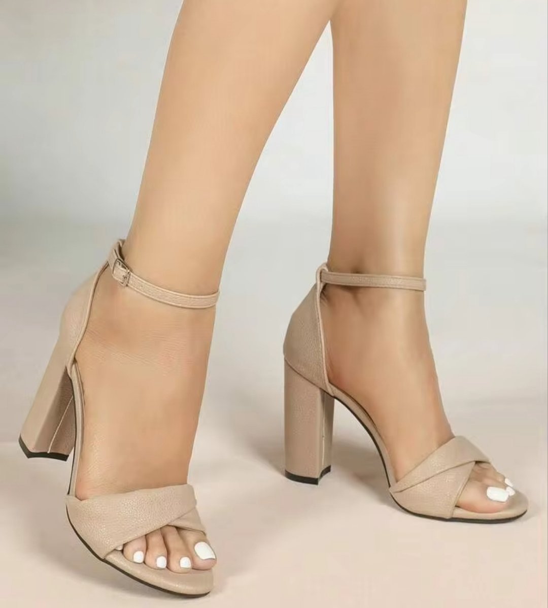 Talon beige jamais portée commandée sur shein