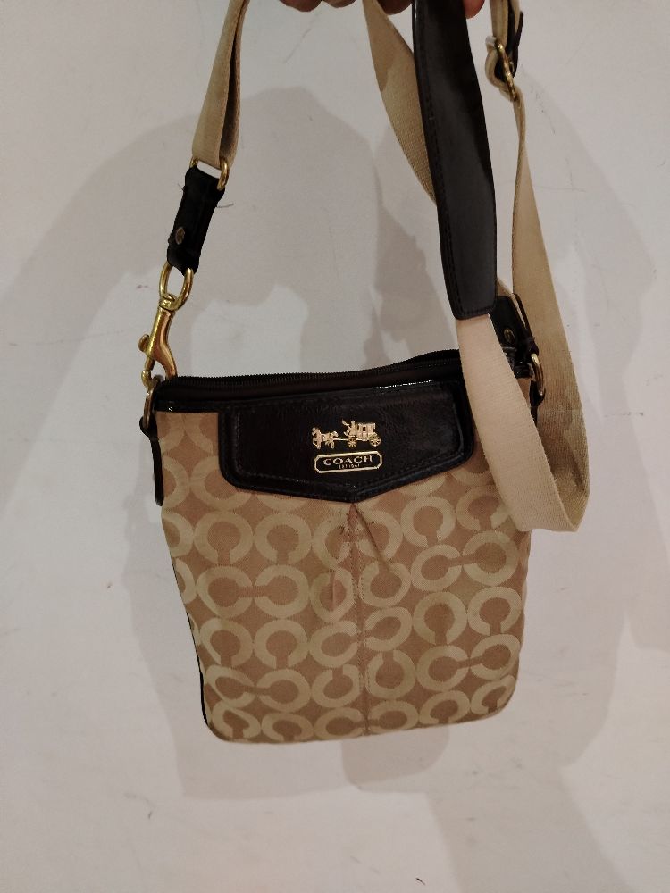 Joli coach authentique 