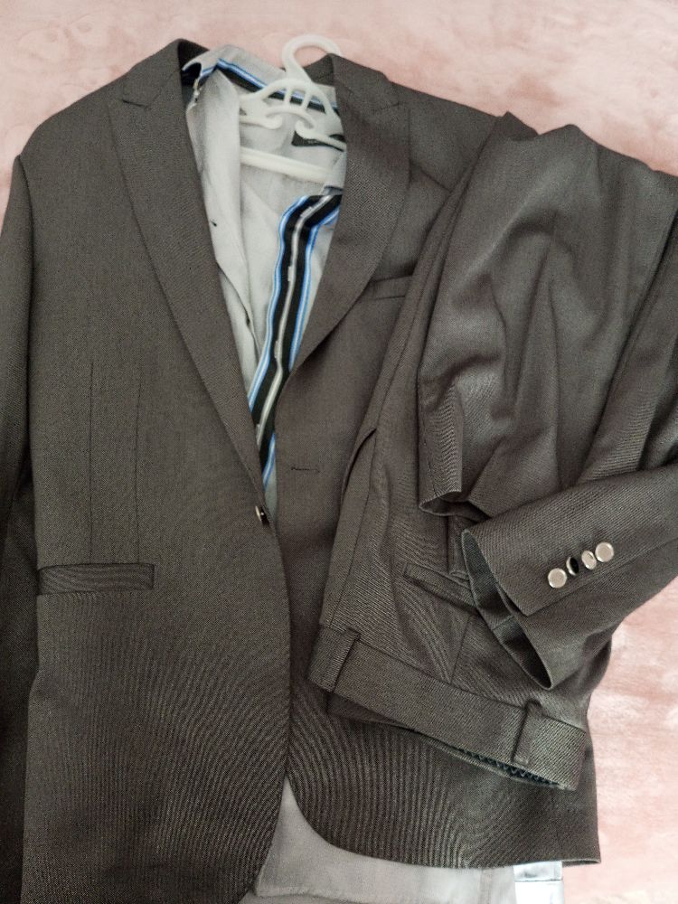 Costume gris