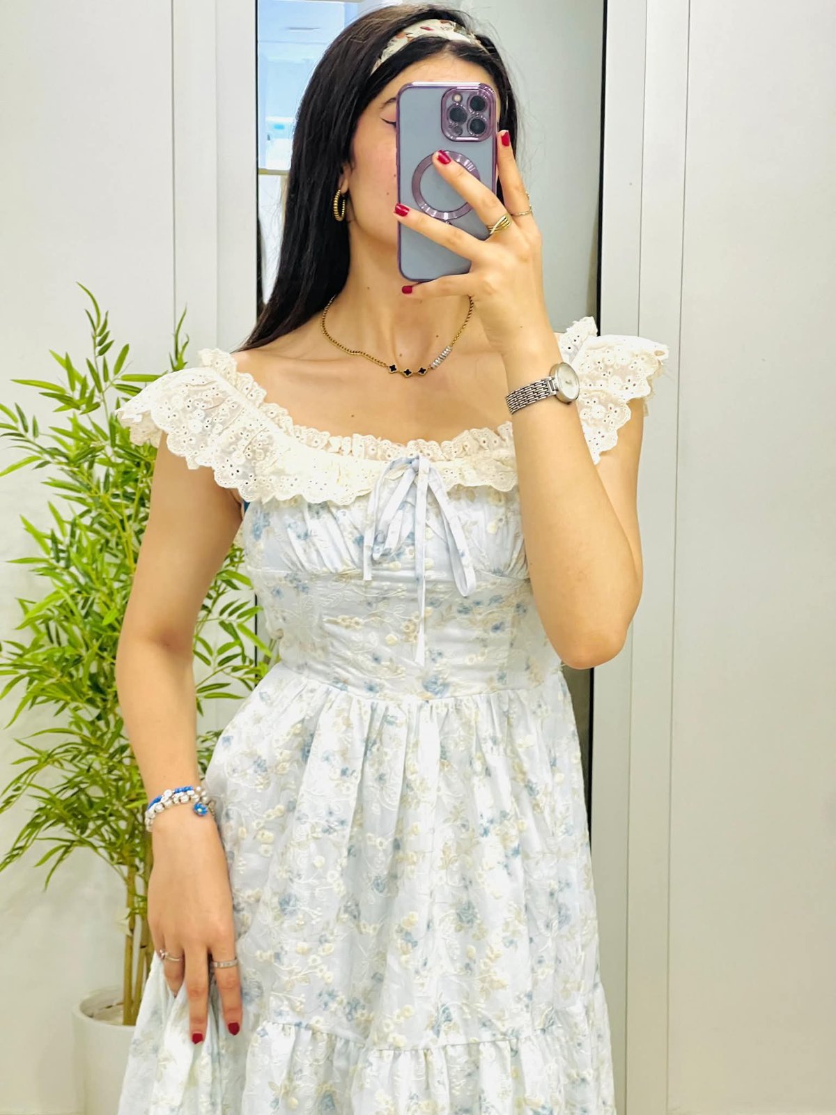 Robe fleurie en blanc et bleu 💙🤍