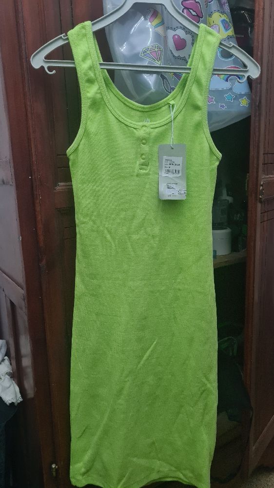 Robe vert fluo achetée chez Hamadi abid jamais portée taille M