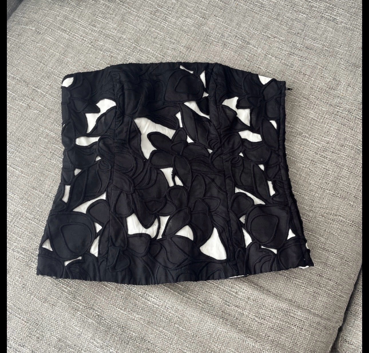 Corset en broderie anglaise
