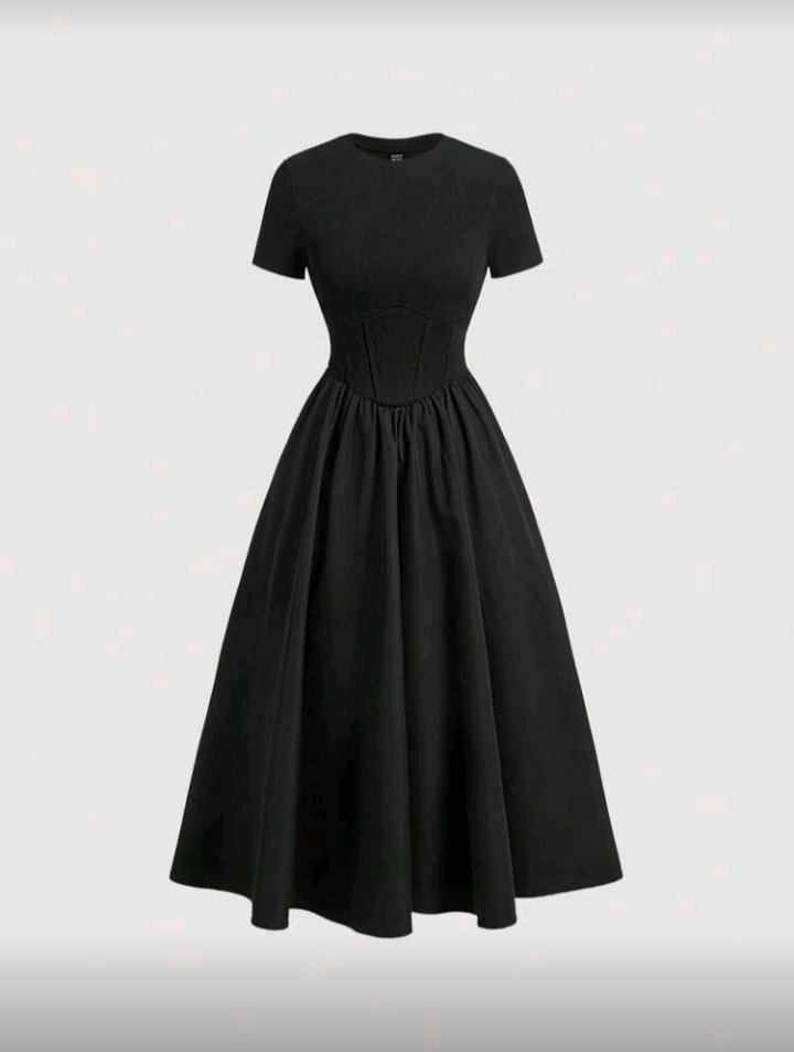 Robe noire élégante 👗 – Chic et intemporelle