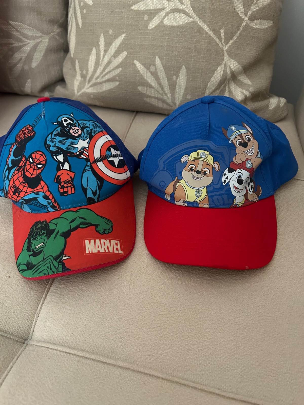 2 casquettes garçon 