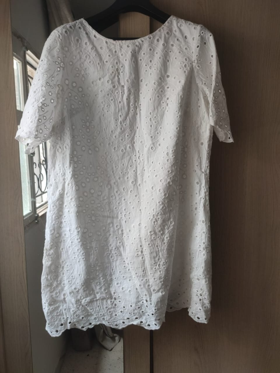 Robe blanche brodrie anglaise trés elegante✨