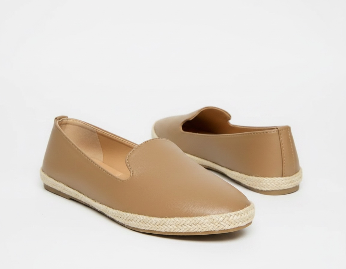Espadrilles marron neuves et comfortabes.✨