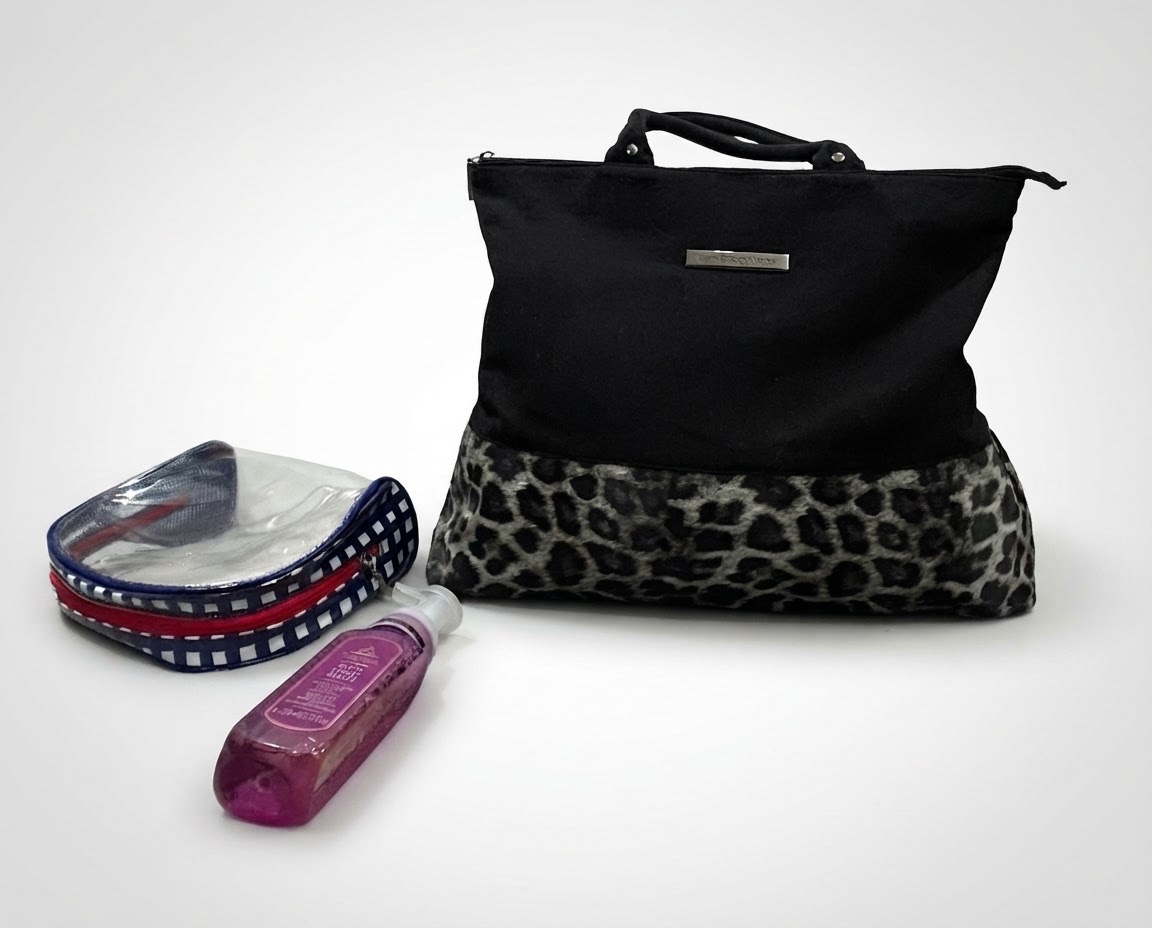 Magnifique pack Bath & Body Works✨Grand sac noir/zèbré✨Trousseau de maquillage transparent✨Savon liquide moussant cerise neuf 🩷