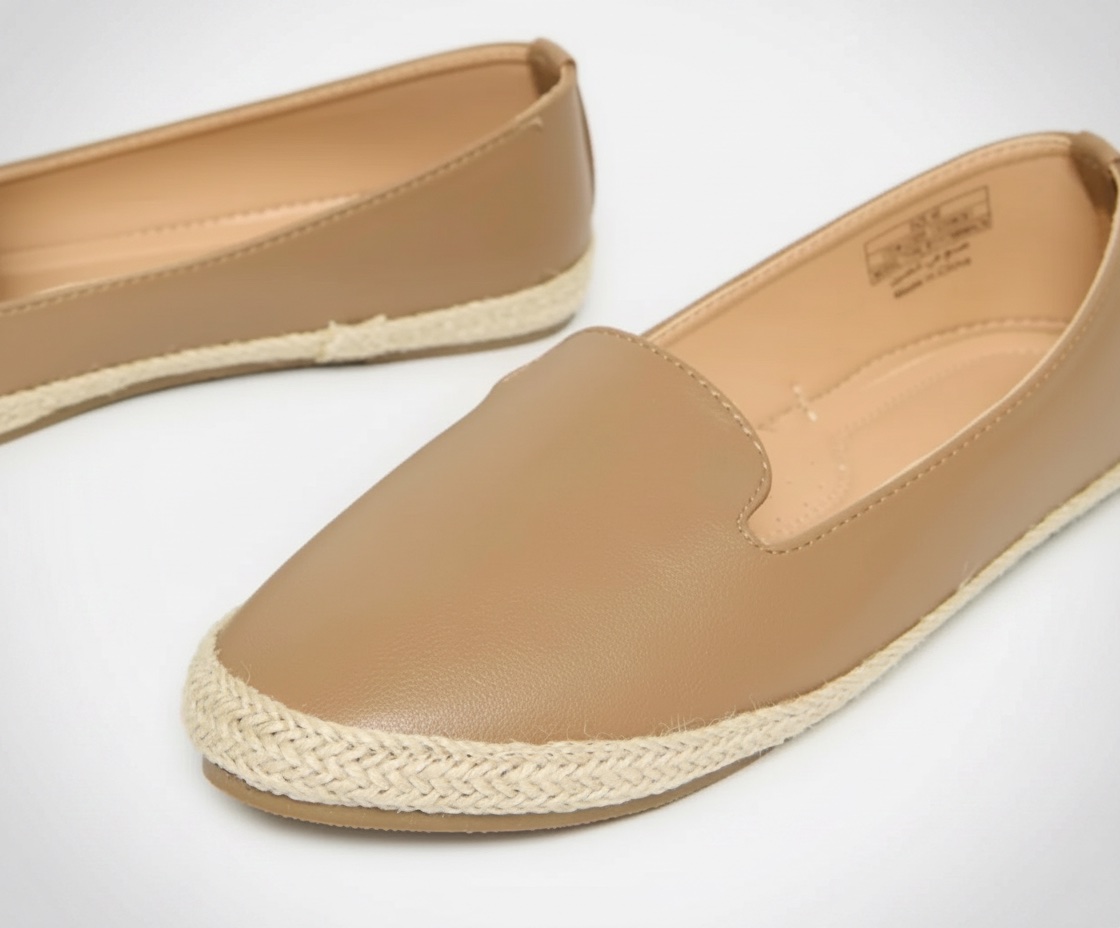 Espadrilles marron neuves et comfortabes.✨