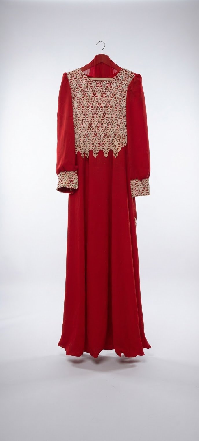 Robe rouge framboise brodée avec son foulard taille 38