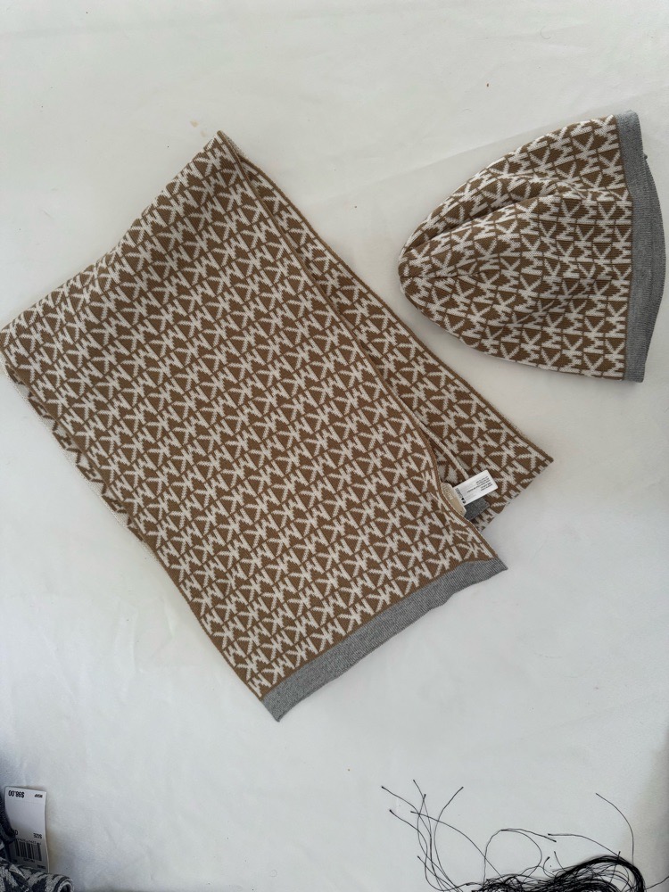 Bonnet et cache col mk