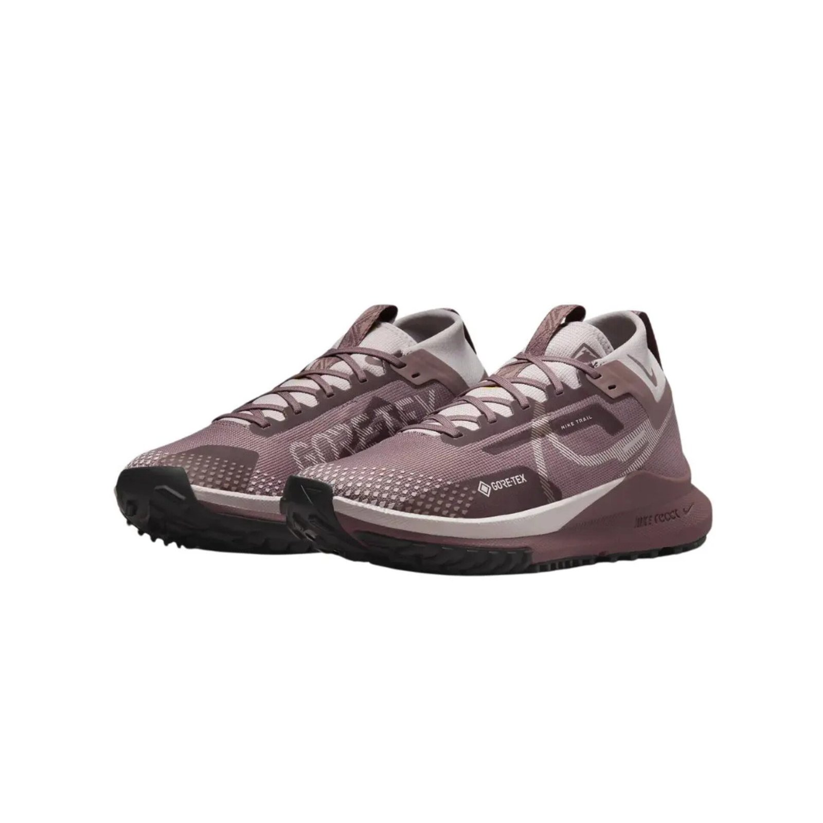 Baskets violet. Pointure 38.5 .de la marque nike
