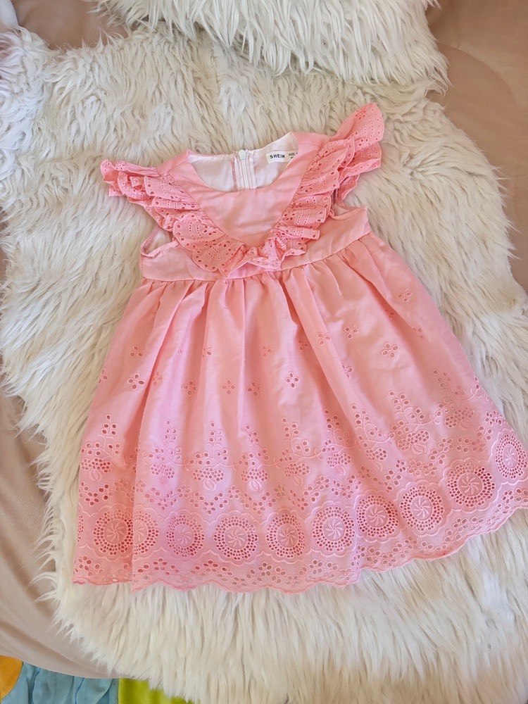 Robe bébé en broderie