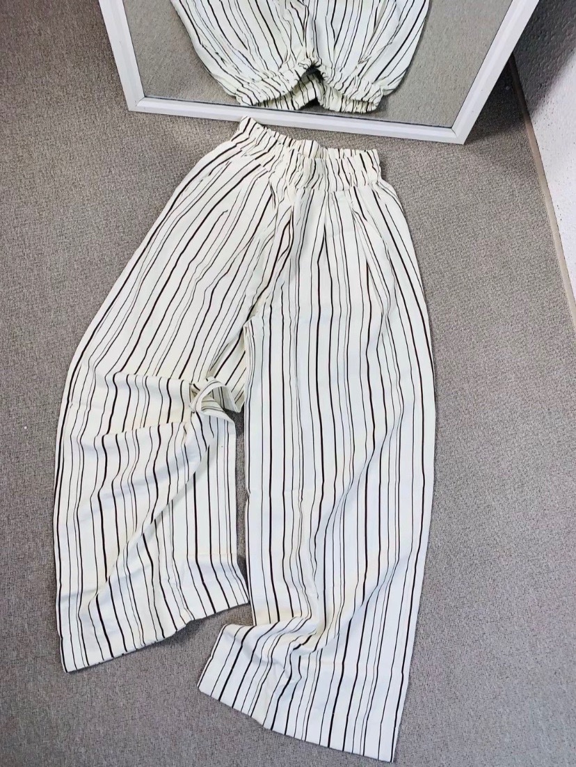 Pantalon large blanc à rayures noir 