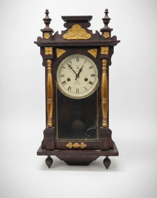 Horloge ancienne de style classique en bois massif avec finitions dorées