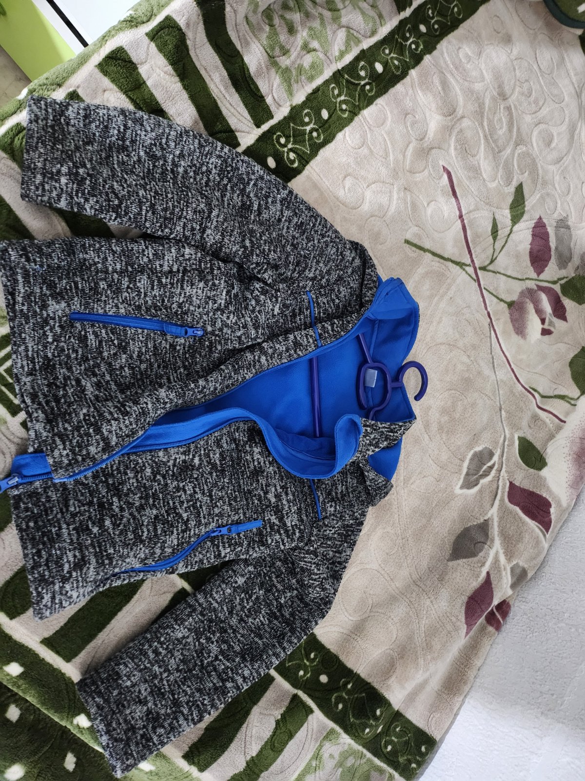 2 manteau et 1 veste pour 7,8 ans