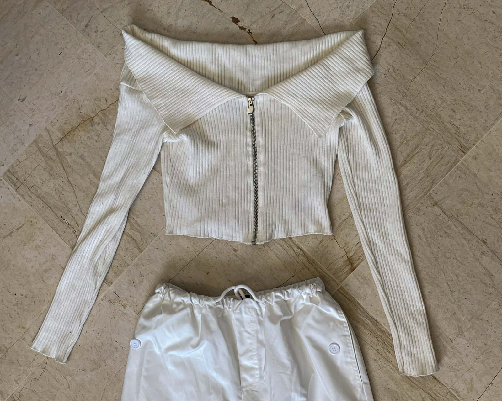 Off shoulder zipup bershka
