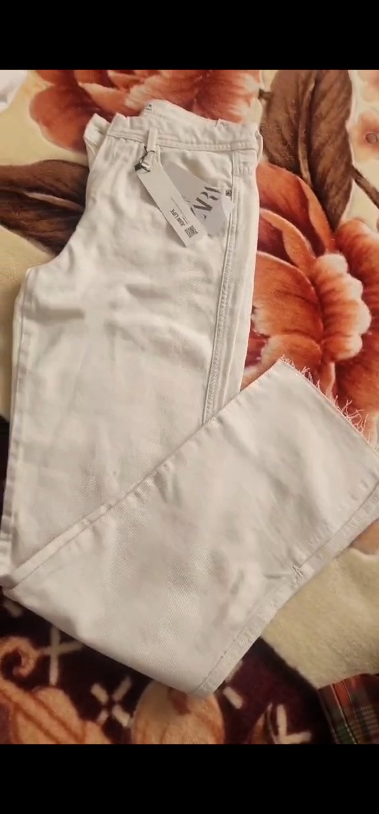 Pantalon djean beige zara neuf avec étiquette 