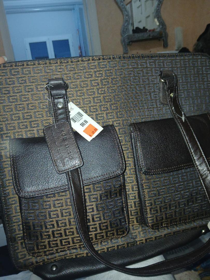 Sac KGB neuf cacheté jamais utilisé. 