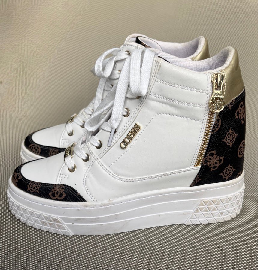 Baskets montantes compensées Guess