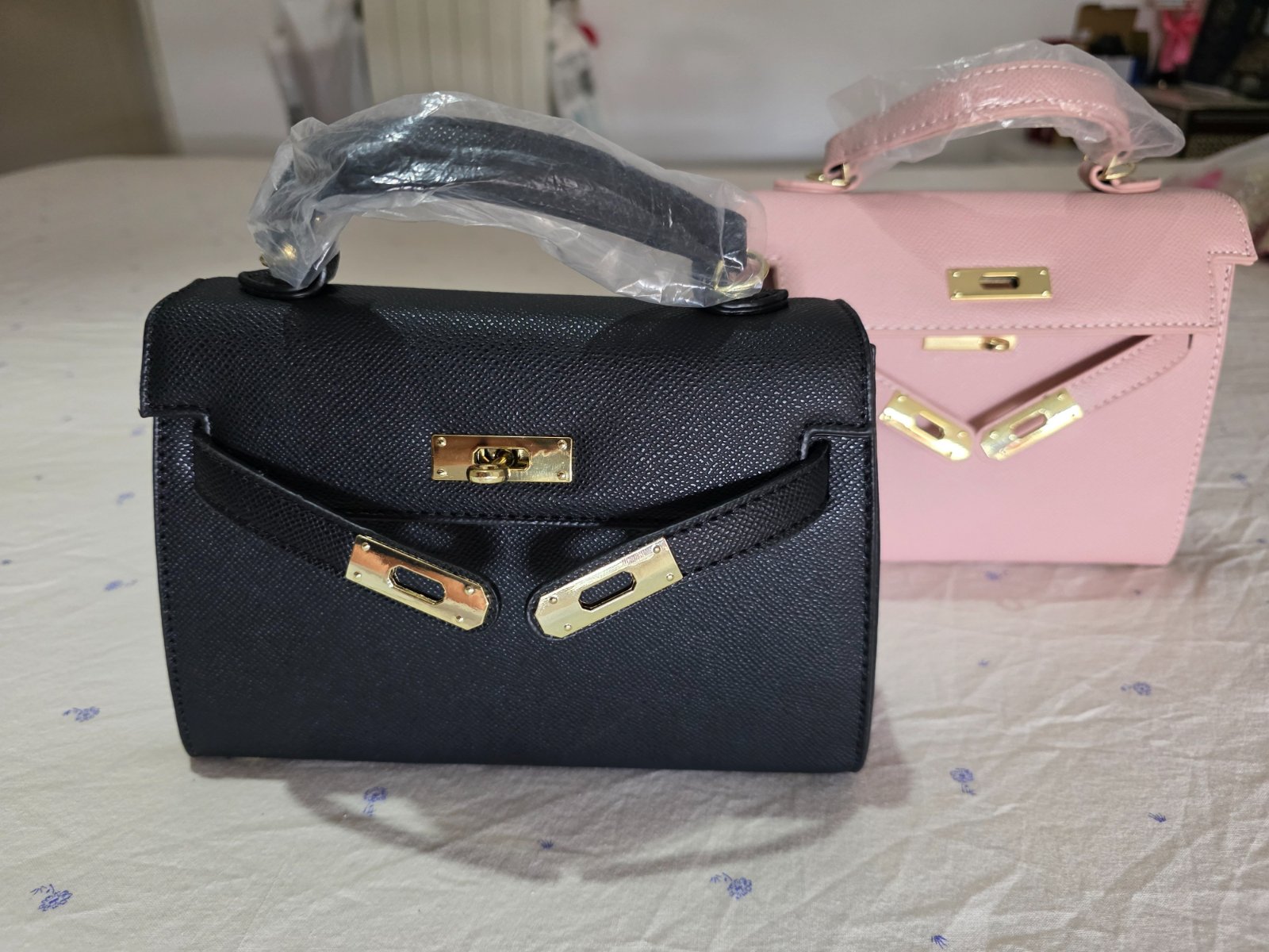 1 Sac noir ou rose