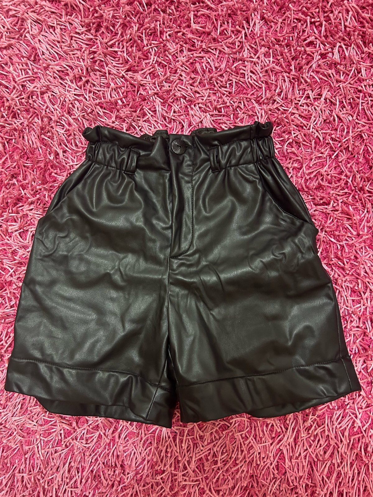 Short en cuire