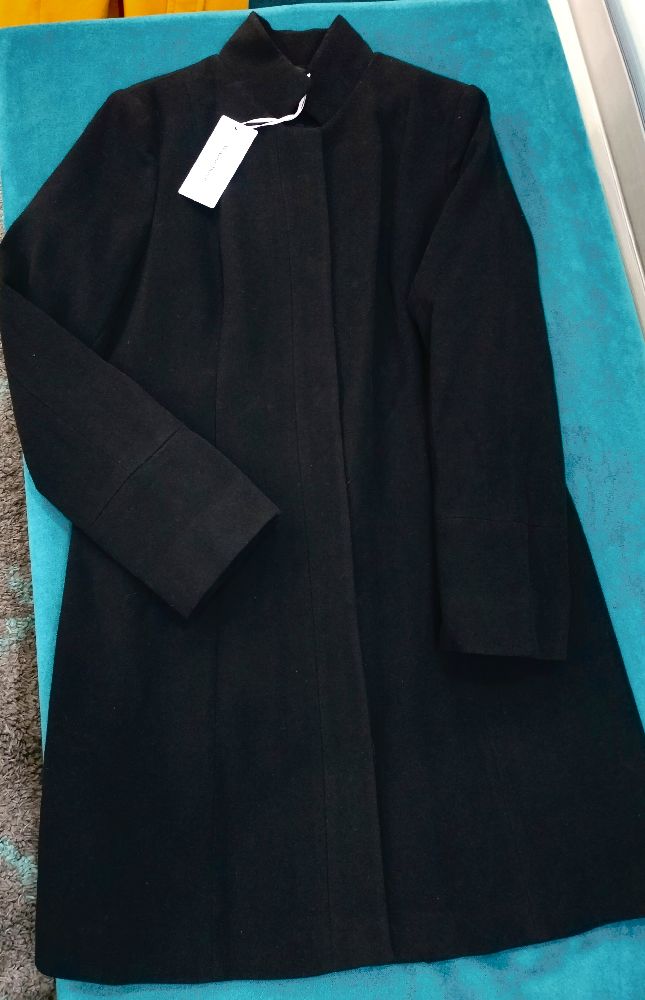 Manteau noir cachemir de très bonnes qualité de la marque massimo donalti taille 42/44 neuf