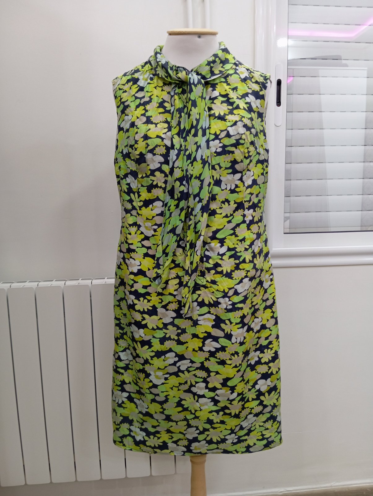 Très jolie robe en soie 