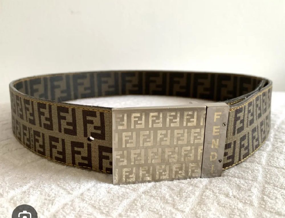FENDI  réversible 