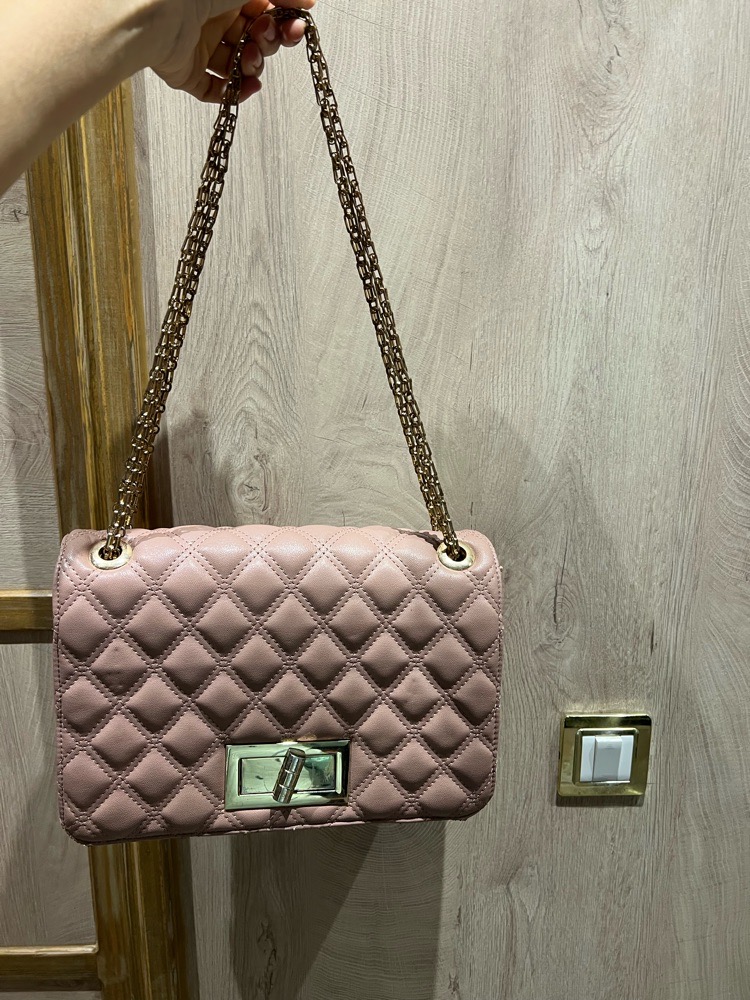 Sac a main rose fih un petit defaut