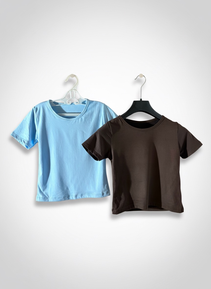 Deux croptops bleu et marron