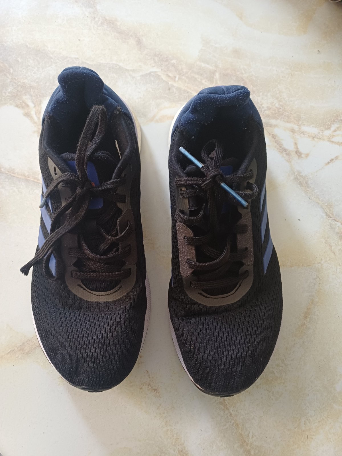 Baskets adidas noir 39