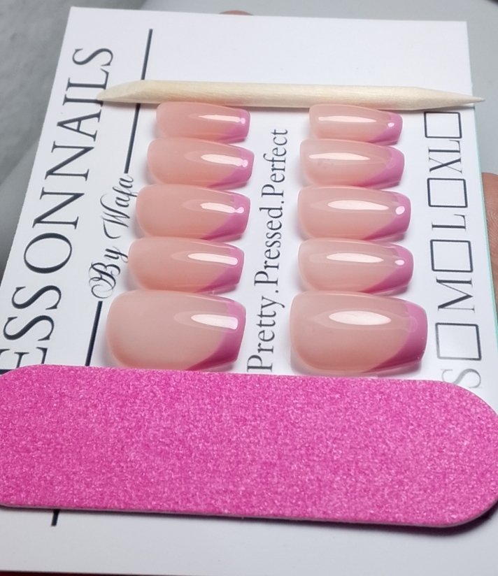 Press on nails