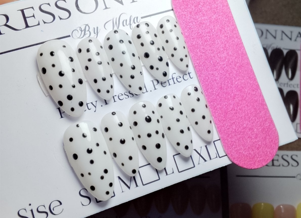 Press on nails