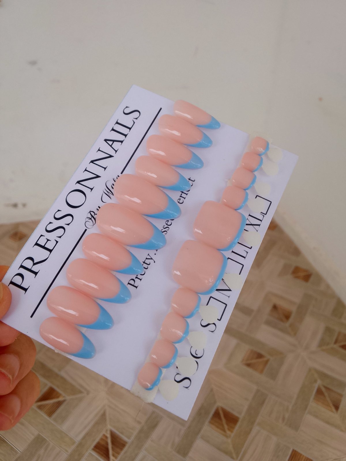 Press on nails