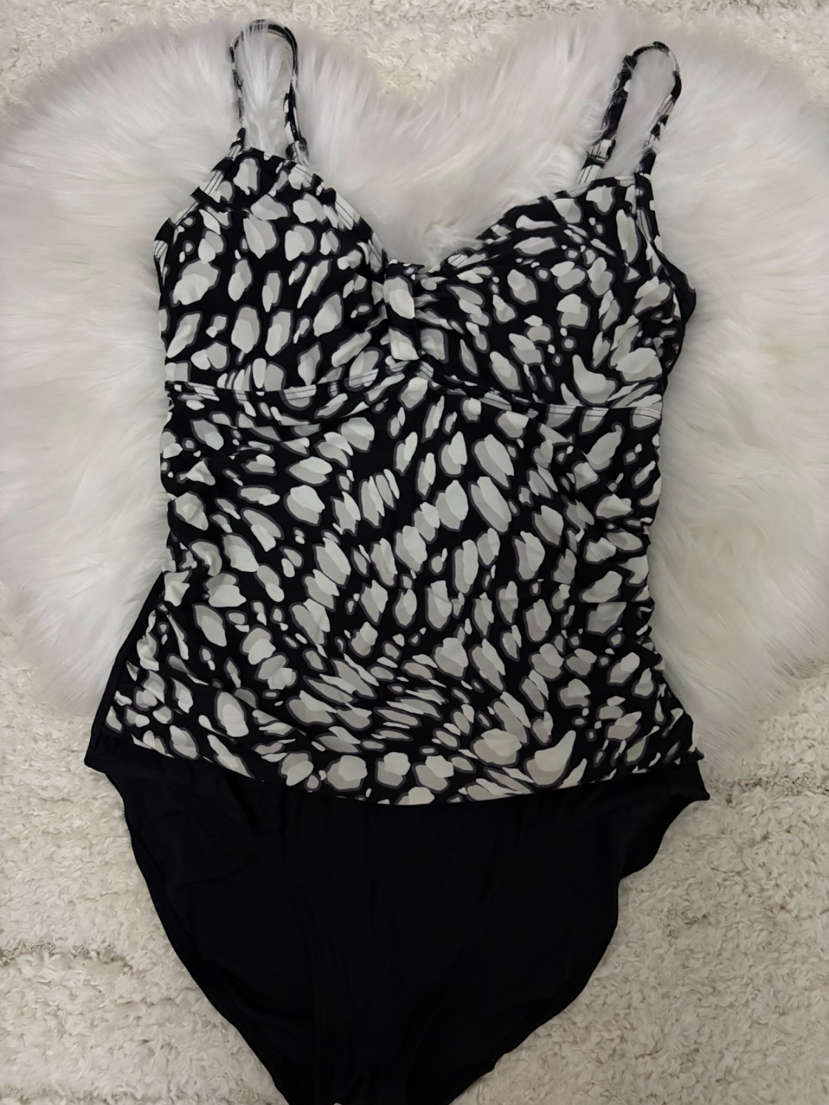 Maillot -une pièce noir et blanc – style élégant 🖤🤍