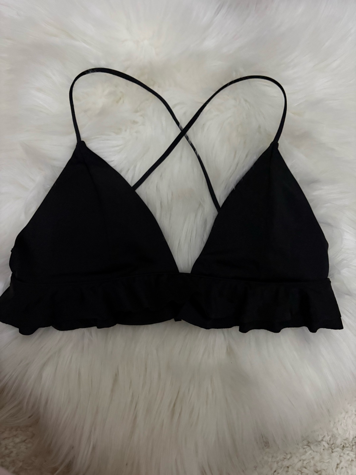Haut bikini noir chic à volants ✨