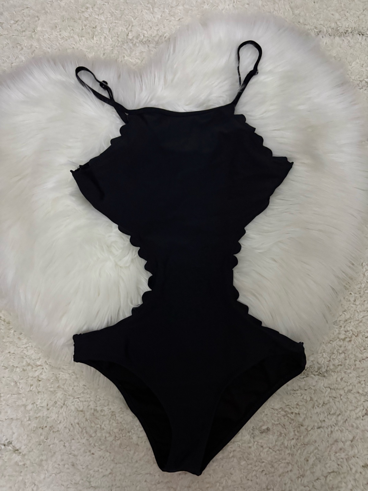 Maillot  noir une pièce – style chic et élégant 🖤