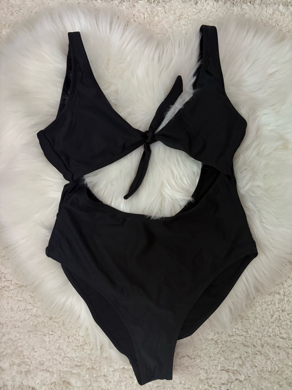 Maillot une pièce noir chic avec découpe tendance🖤