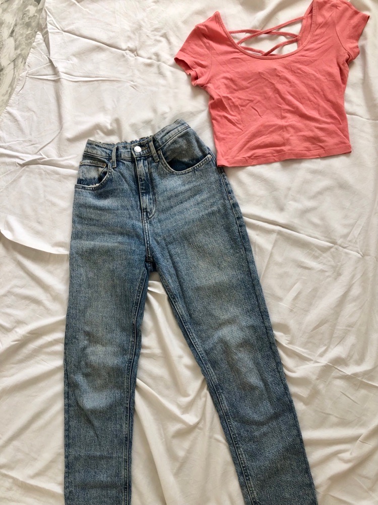 Pantalon mom fit avec crop top offerte profitezz!!💃💃