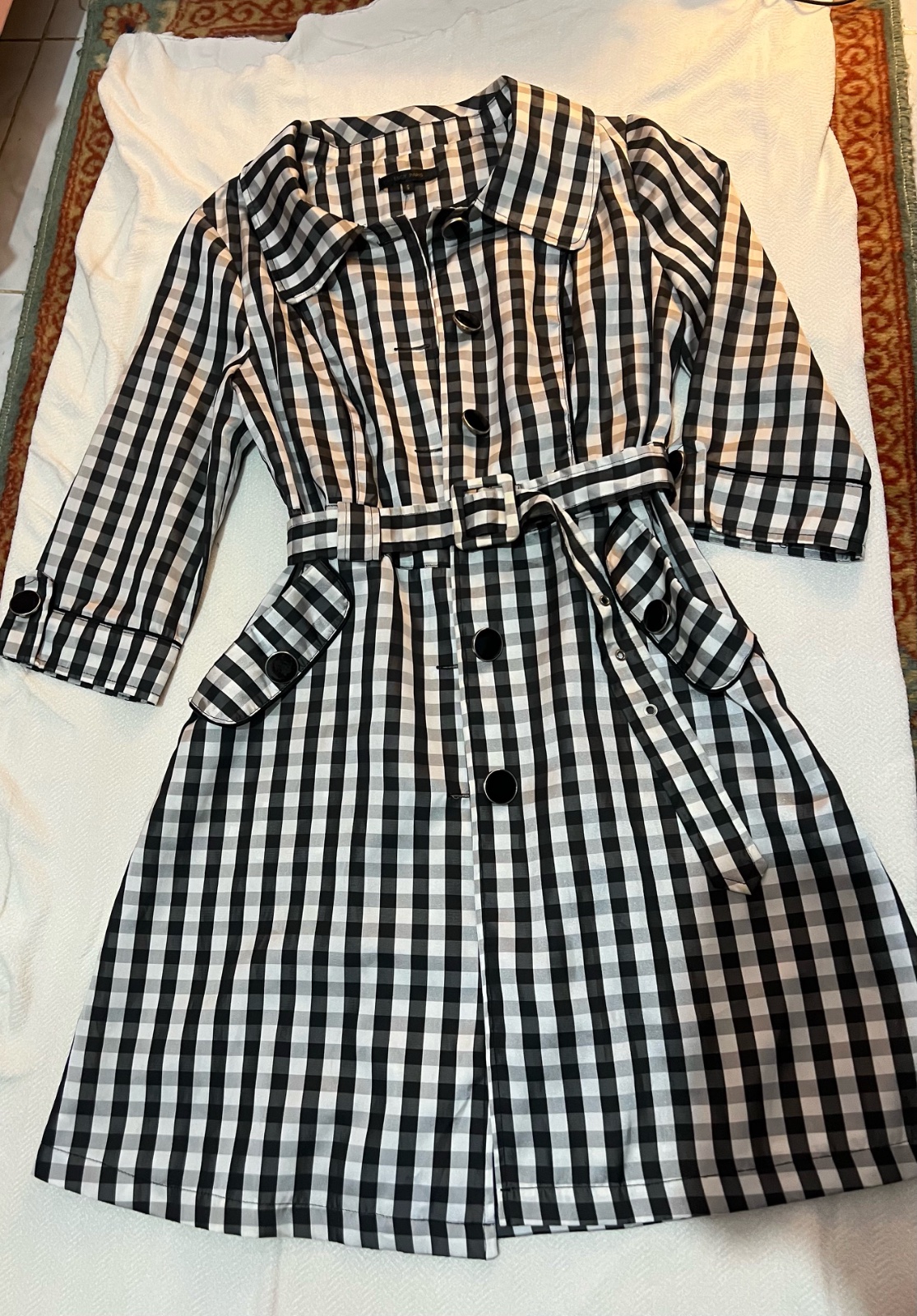 Trench / Robe carreaux noir & blanc chic avec ceinture