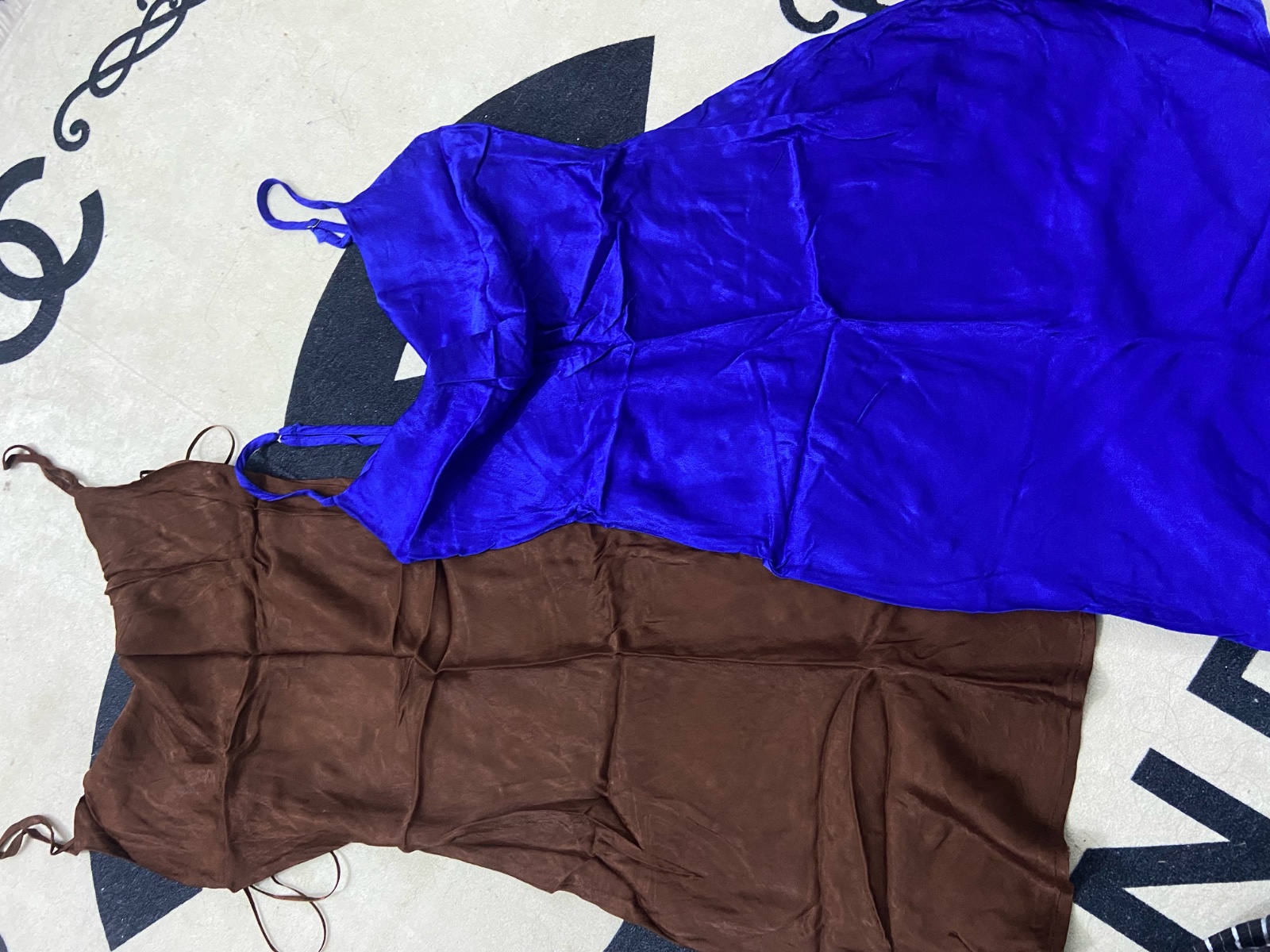 Deux robes satin Bershka+jennyfer