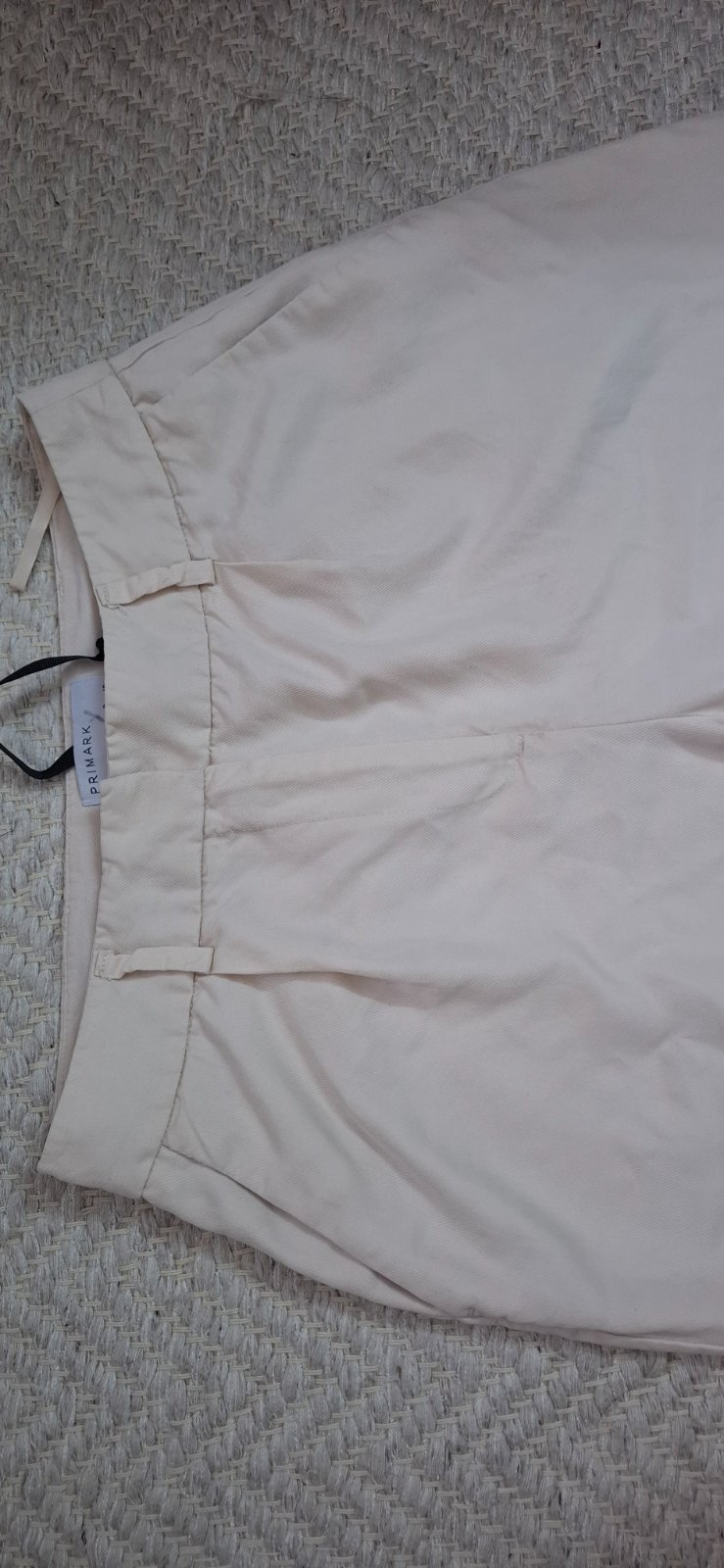 Pantalon large de couleur beige