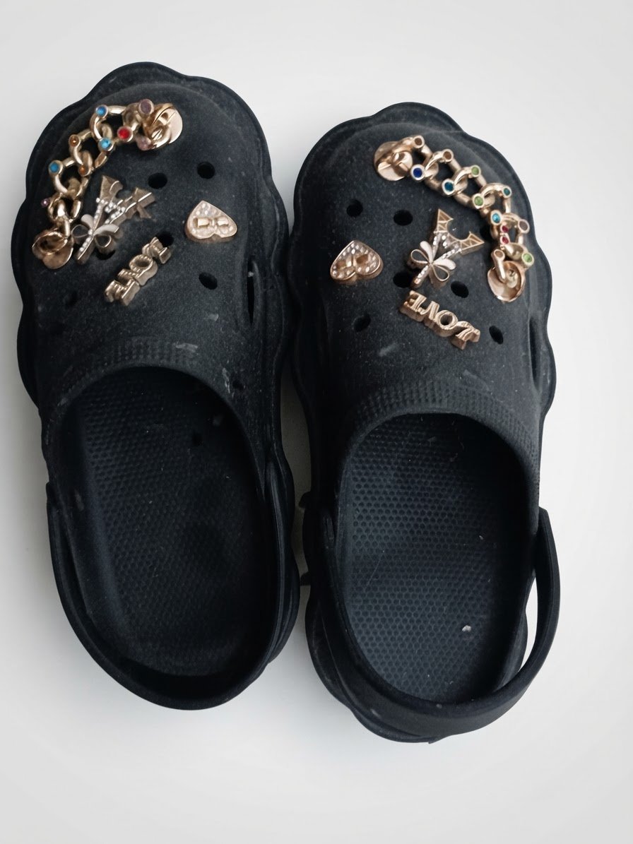 Croc noir stylé 